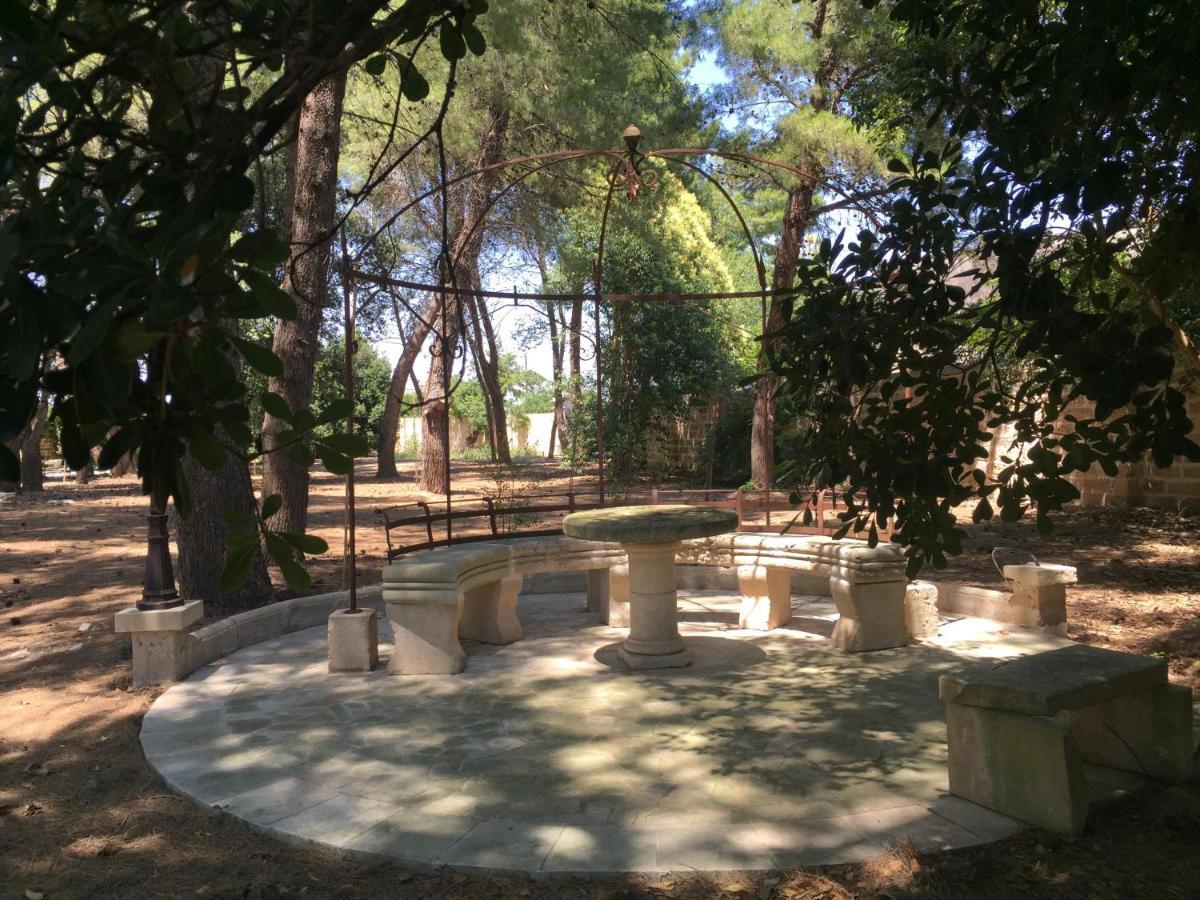 Palazzo De Carlo E Il Parco Dei 7 Pozzi Acomodação com café da manhã Lecce Exterior foto