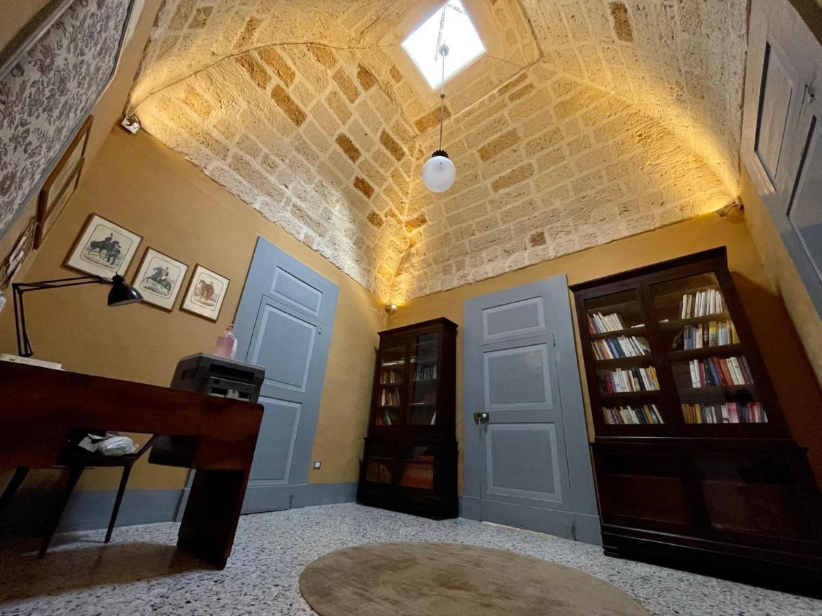 Palazzo De Carlo E Il Parco Dei 7 Pozzi Acomodação com café da manhã Lecce Exterior foto