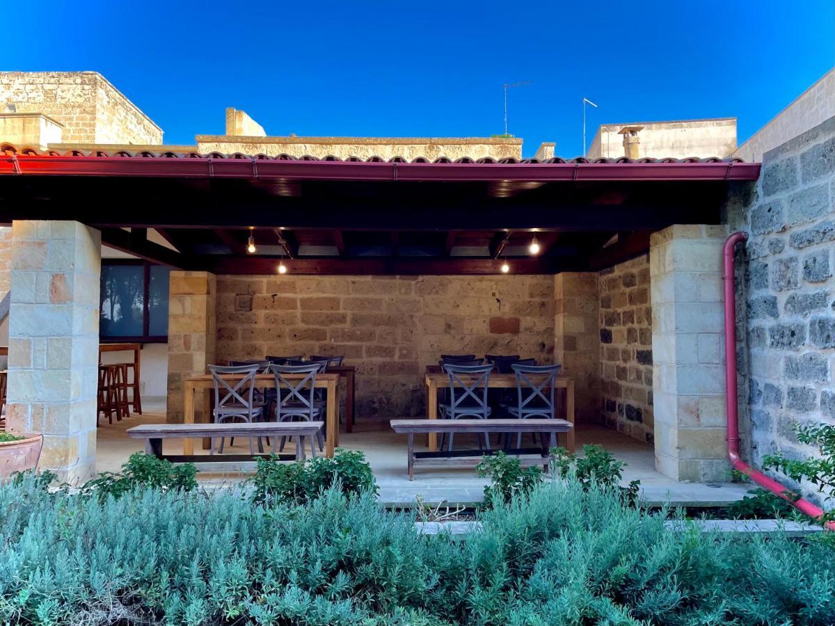 Palazzo De Carlo E Il Parco Dei 7 Pozzi Acomodação com café da manhã Lecce Exterior foto