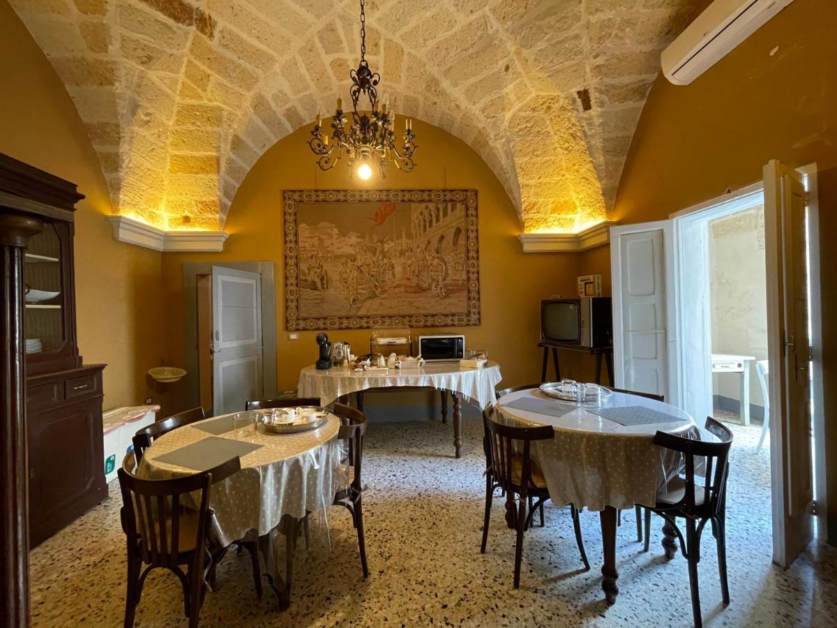 Palazzo De Carlo E Il Parco Dei 7 Pozzi Acomodação com café da manhã Lecce Exterior foto