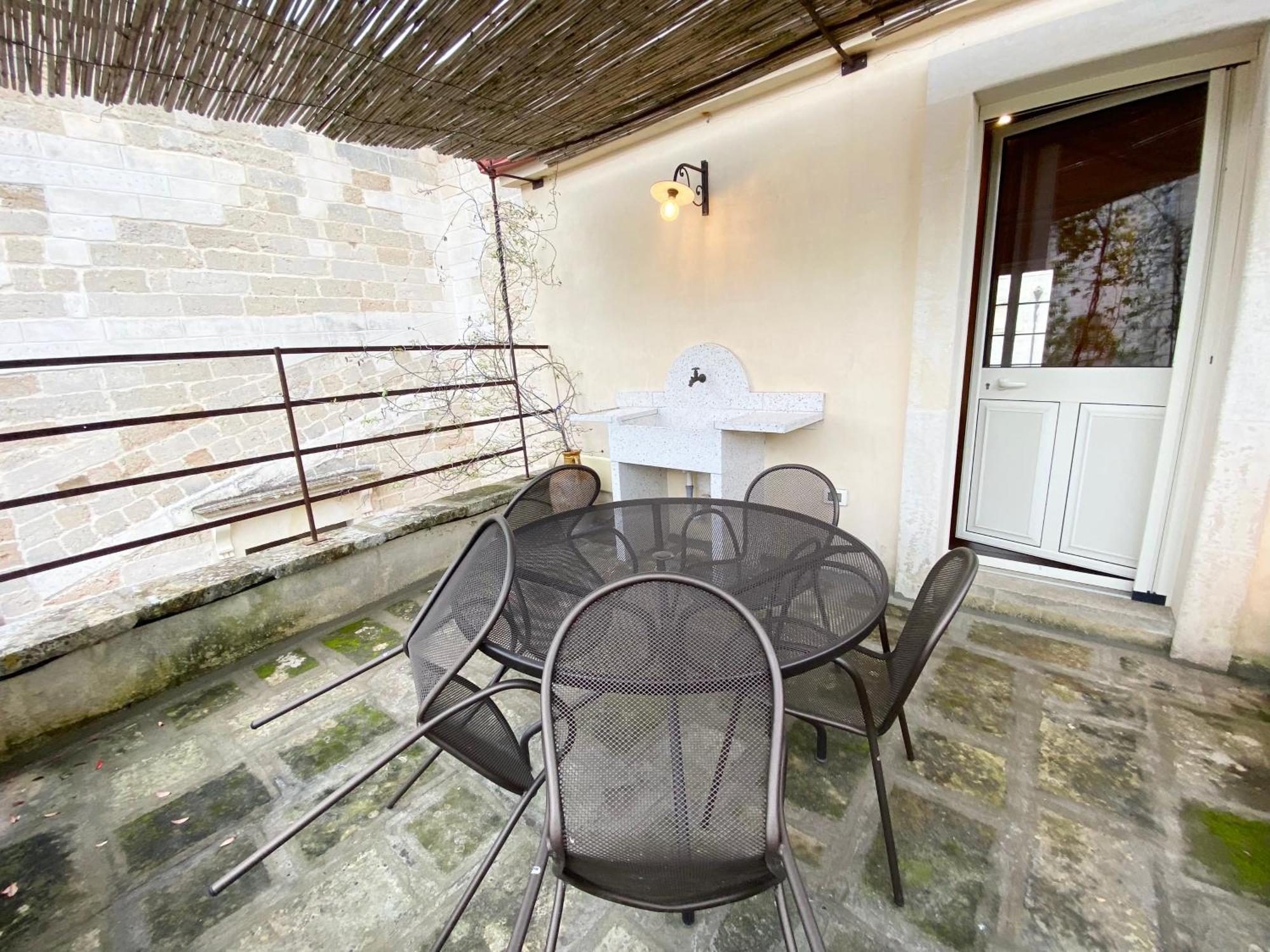 Palazzo De Carlo E Il Parco Dei 7 Pozzi Acomodação com café da manhã Lecce Exterior foto