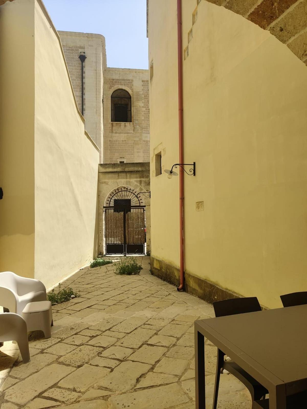 Palazzo De Carlo E Il Parco Dei 7 Pozzi Acomodação com café da manhã Lecce Exterior foto