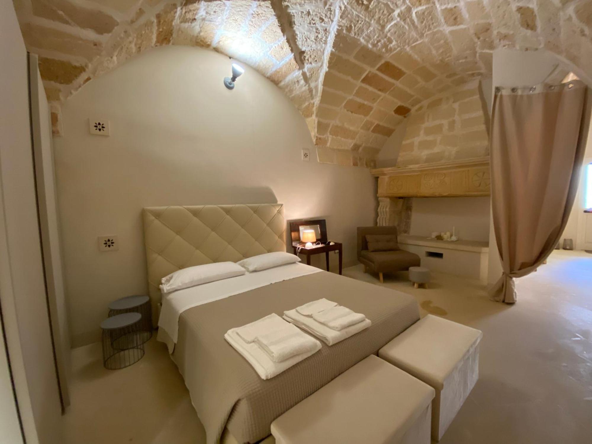 Palazzo De Carlo E Il Parco Dei 7 Pozzi Acomodação com café da manhã Lecce Exterior foto